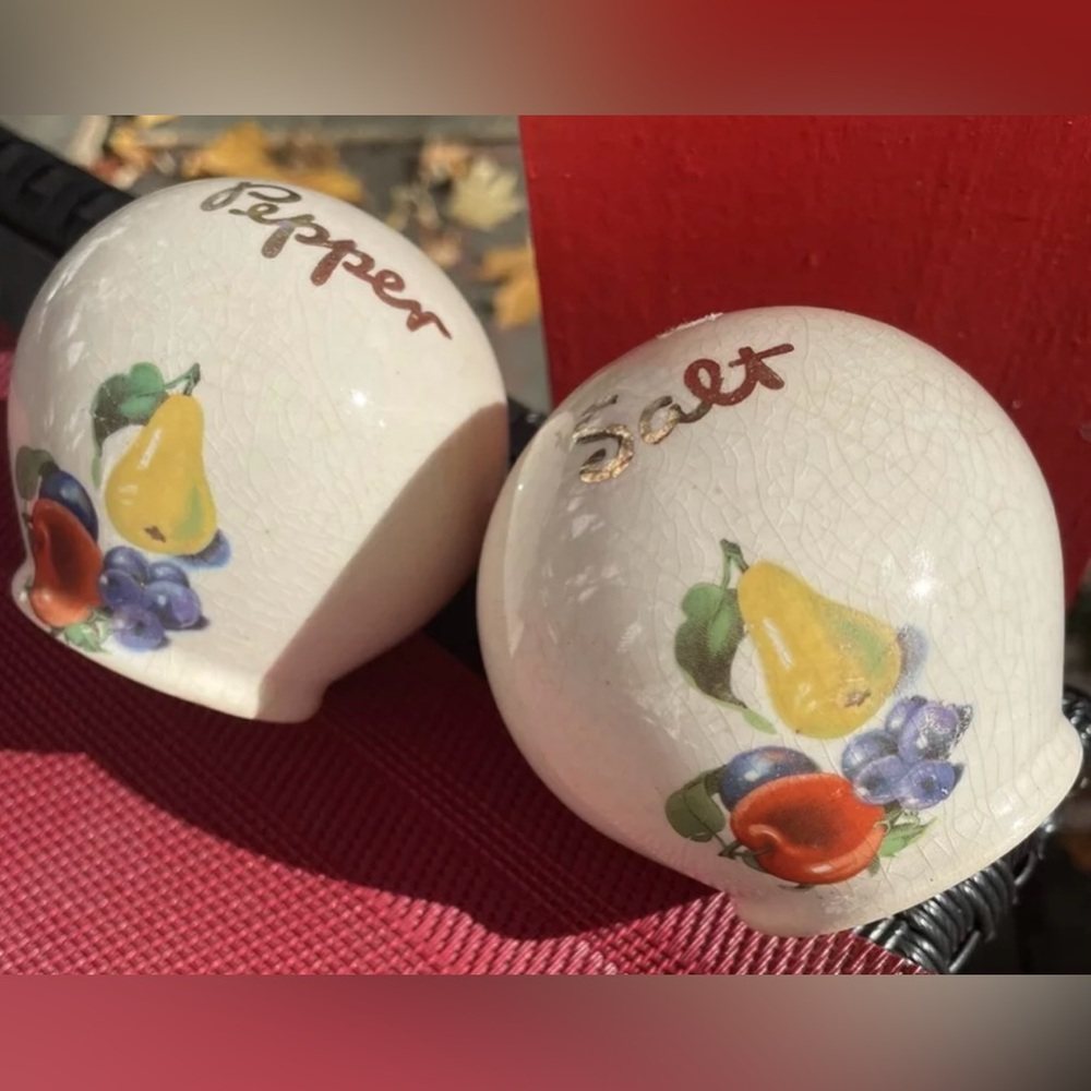 Vintage 1940s Round footed Salt And Pepper Shaker Set w/ Fruit Pattern